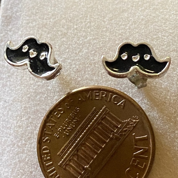 🎉Silver Mustache Shaped Earrings Fun and Quirky Studs - Picture 2 of 4
